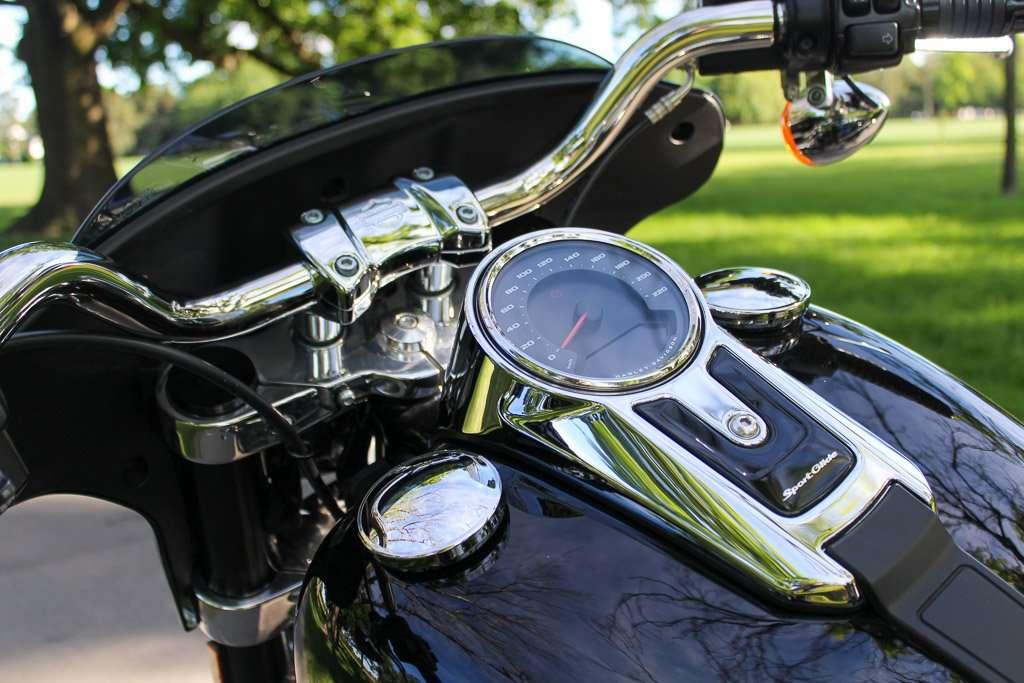 Harley Davidson Sport Glide Flsb 2018-Rolling Thunder Harley-Davidson